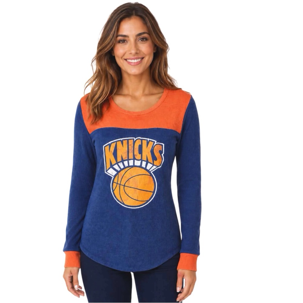 New York Knicks Top Size Large Thermal Style Front And Back Distressed Logo